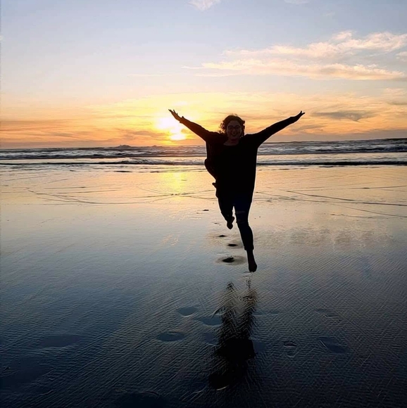 Meet your Posher, Beth - Picture 3 of 3